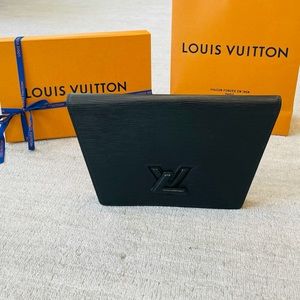 Louis Vuitton Trapeze PM Clutch